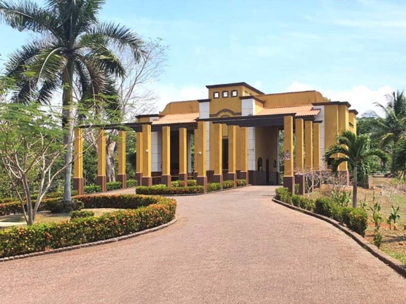 BEAUTIFUL LOT AT GATED COMMUNITY IN ESTERILLOS CENTRO-1